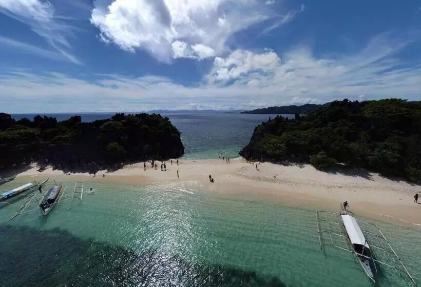ホテル Airusxander Front Beach Resort