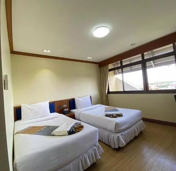 ホテル Phuphanplace