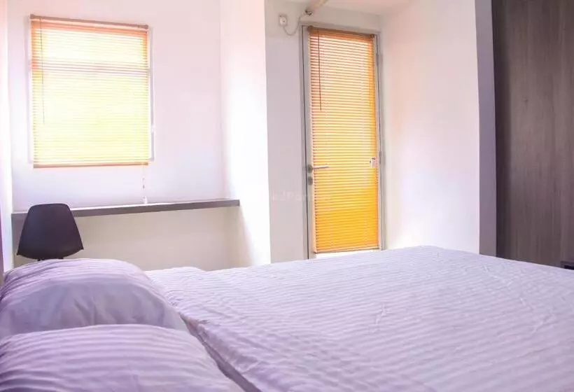 Hotelli Redliving Apartemen Gunung Putri Square  Sansan Room Tower Pinus