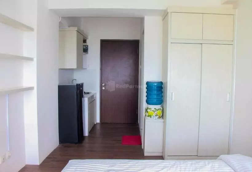 Hotelli Redliving Apartemen Gunung Putri Square  Sansan Room Tower Pinus