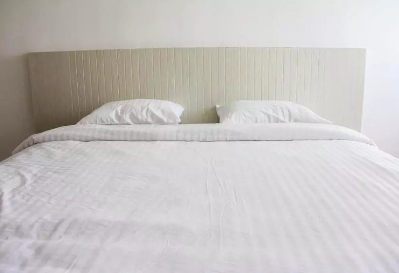 Hotelli Redliving Apartemen Gunung Putri Square  Sansan Room Tower Pinus