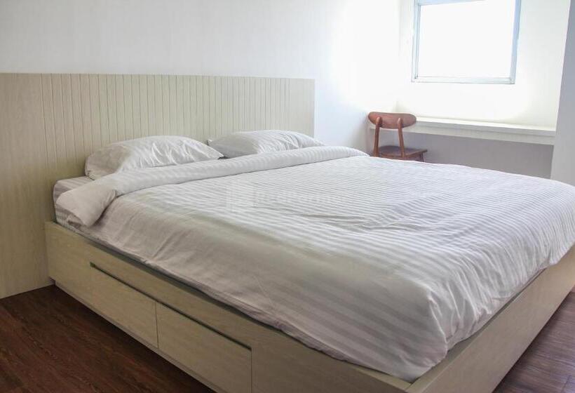Hotel Redliving Apartemen Gunung Putri Square  Sansan Room Tower Pinus