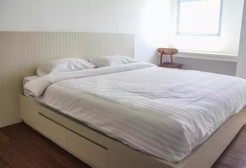 Hotelli Redliving Apartemen Gunung Putri Square  Sansan Room Tower Pinus