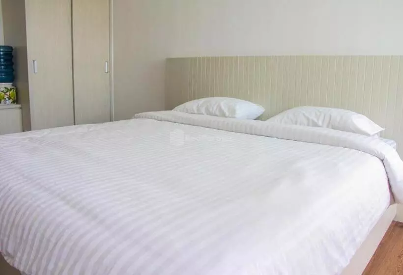 Hotelli Redliving Apartemen Gunung Putri Square  Sansan Room Tower Pinus