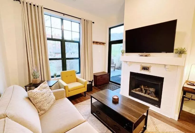 Mountain Creek Resort At Appalachian Hotel   Pool & Hot Tub