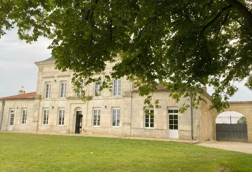 Majatalo Logis Poussard