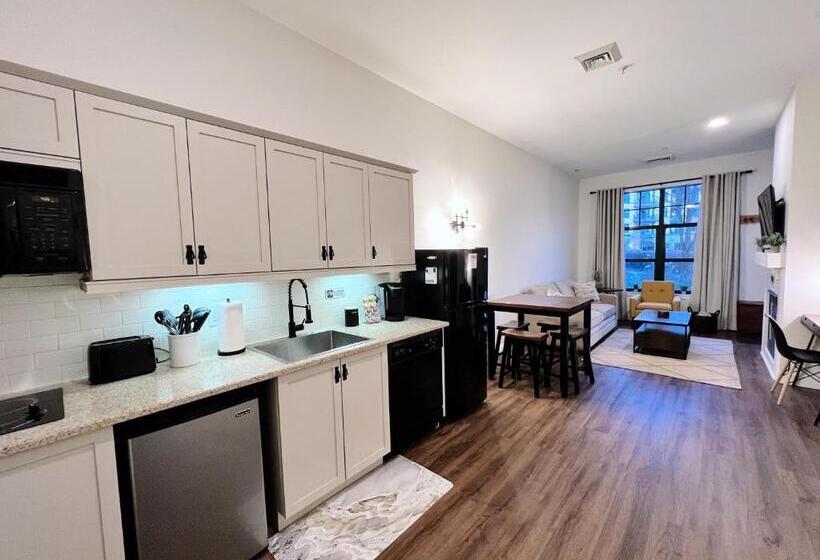 Mountain Creek Resort At Appalachian Hotel Pool & Hot Tub