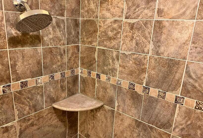 Mountain Creek Resort At Appalachian Hotel Pool & Hot Tub