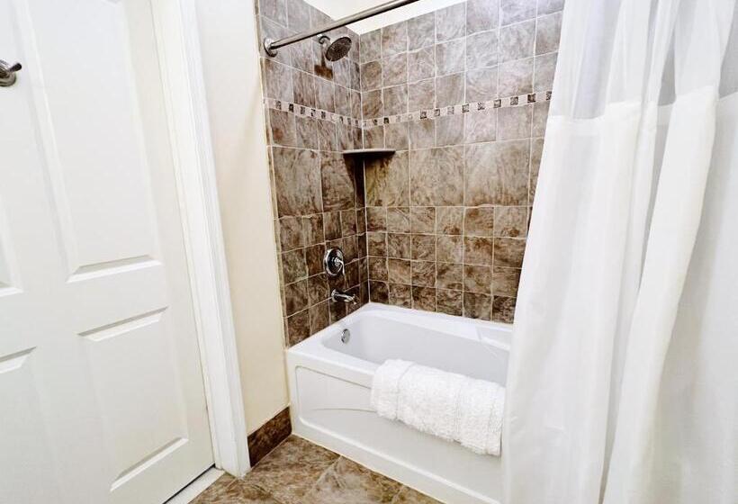 Mountain Creek Resort At Appalachian Hotel Pool & Hot Tub