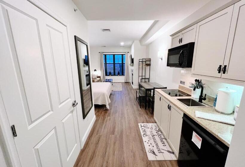 Mountain Creek Resort At Appalachian Hotel Pool & Hot Tub