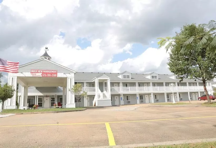 Hotelli Madison Inn Lodge