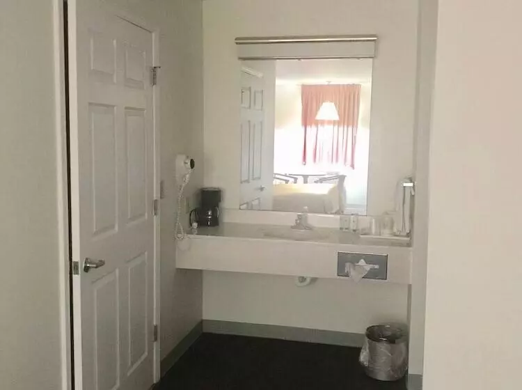 Hotelli Madison Inn Lodge