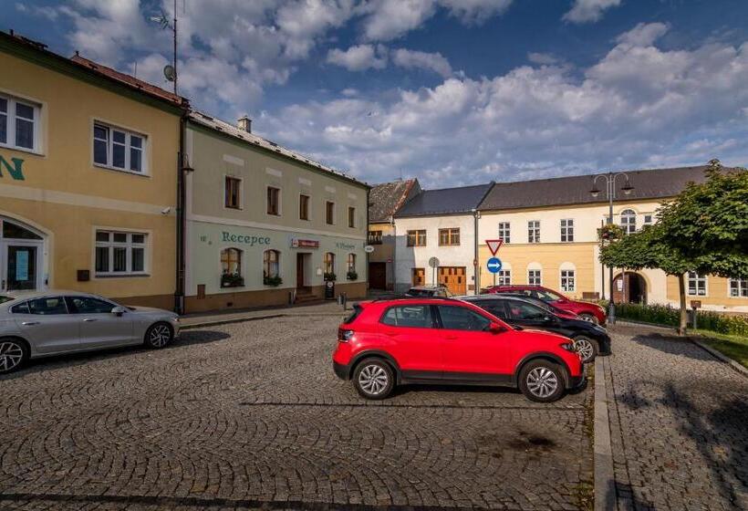 ホテル Penzion A Restaurace U Vladaře