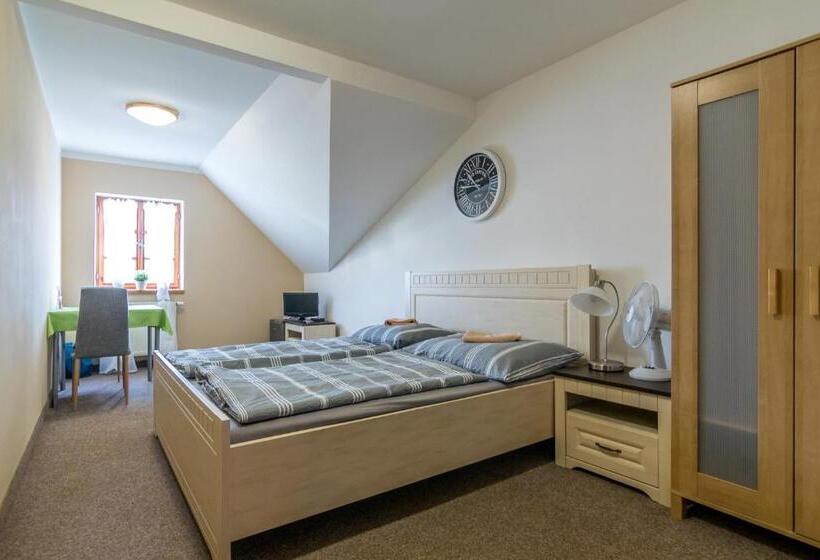 ホテル Penzion A Restaurace U Vladaře