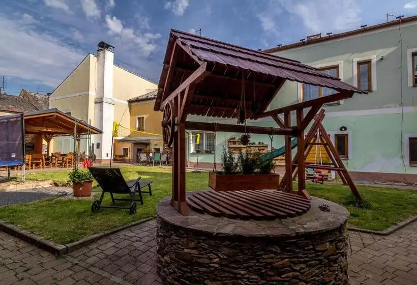 Hotelli Penzion A Restaurace U Vladaře