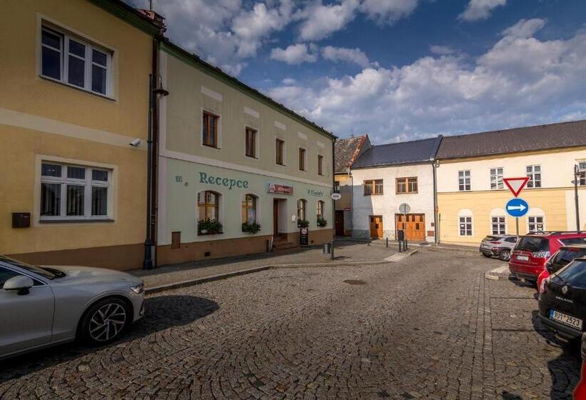 ホテル Penzion A Restaurace U Vladaře