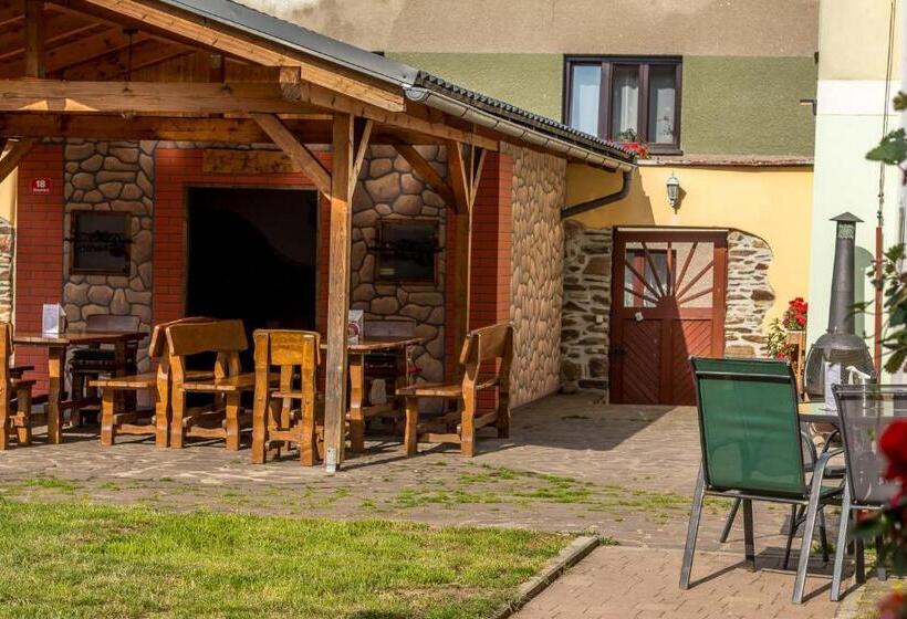 ホテル Penzion A Restaurace U Vladaře