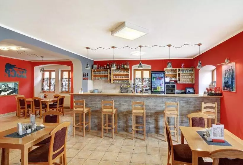 Hotelli Penzion A Restaurace U Vladaře