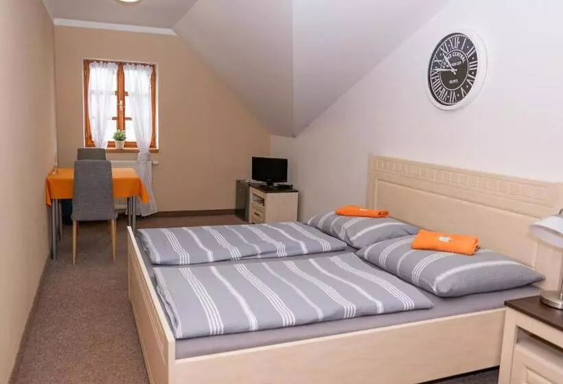 Hotelli Penzion A Restaurace U Vladaře