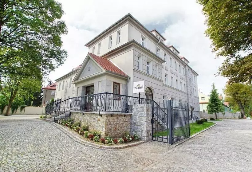 Hotelli Villa La Pierre