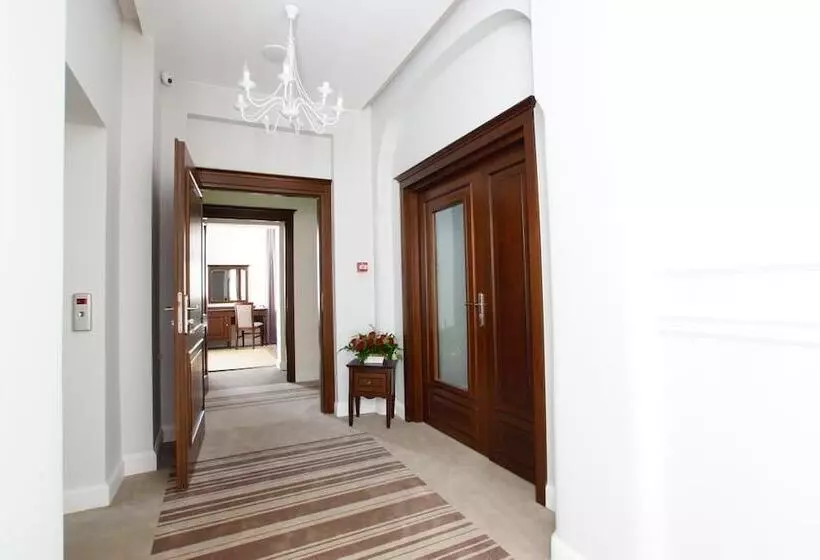 Hotelli Villa La Pierre