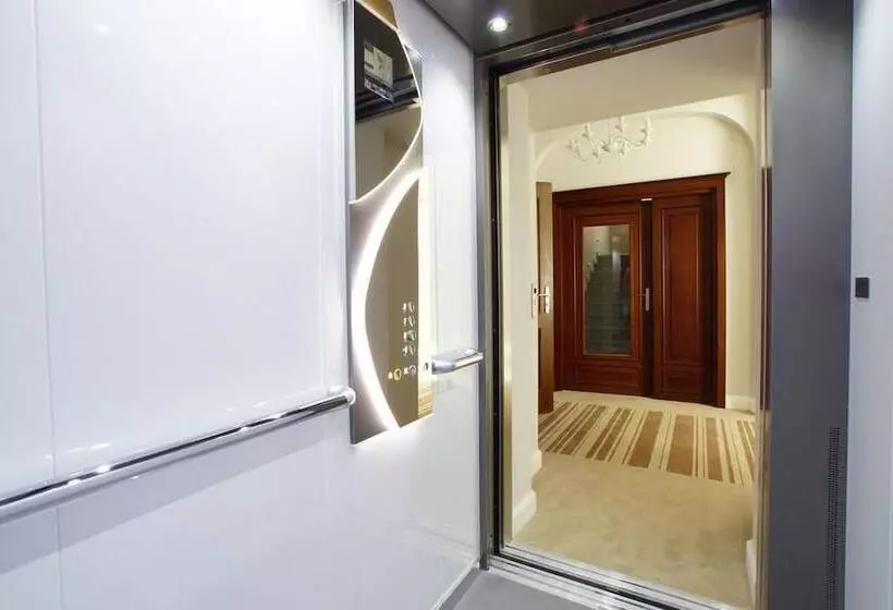 Hotelli Villa La Pierre