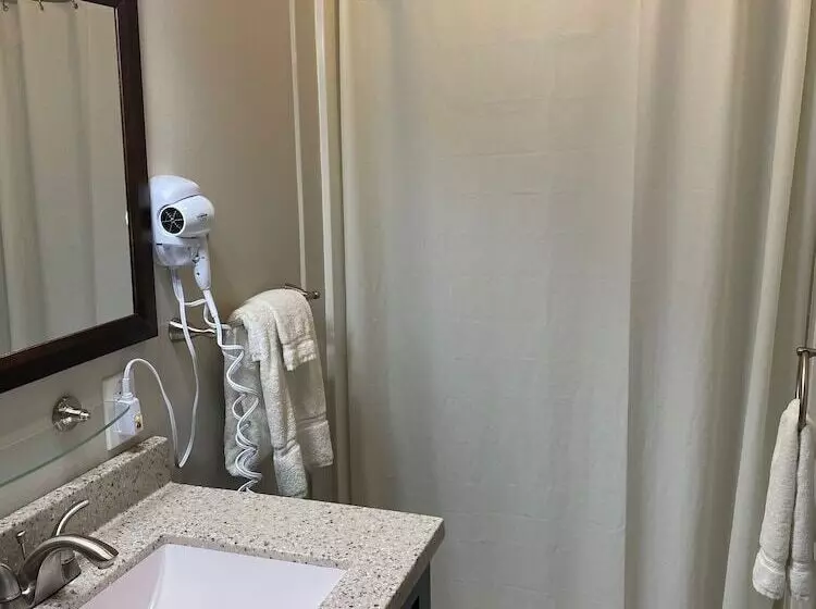 The New Lantern Motel