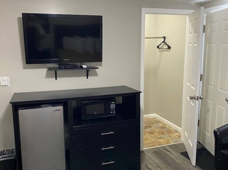 The New Lantern Motel