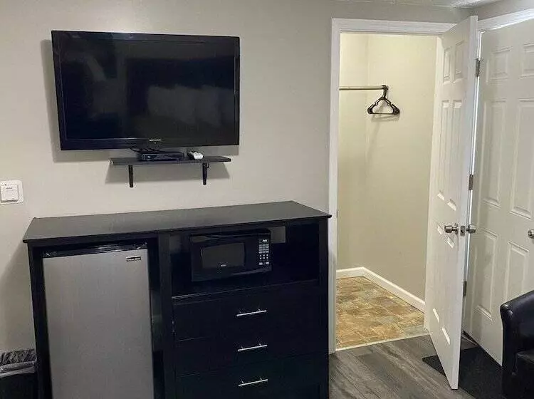 The New Lantern Motel