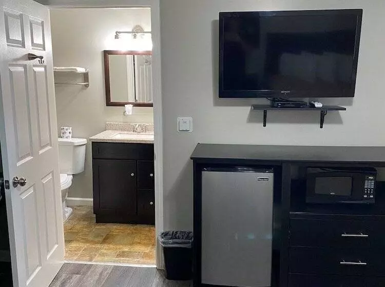 The New Lantern Motel