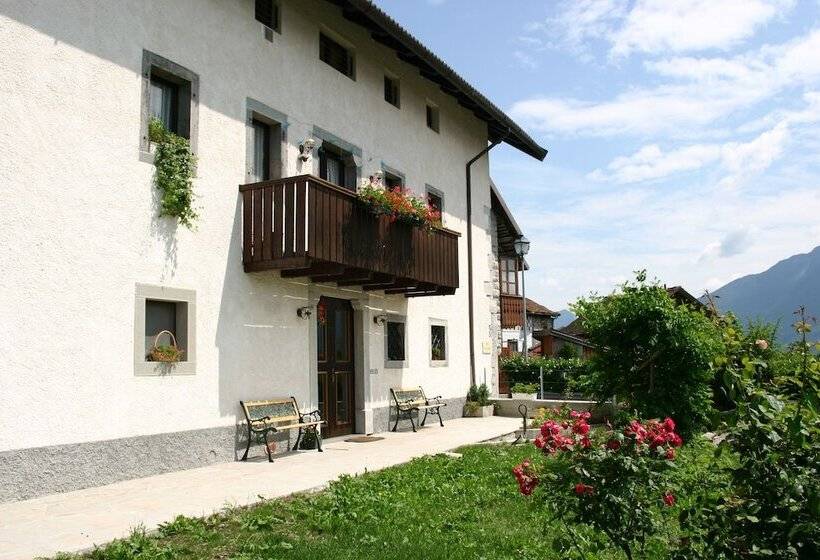 Отель Albergo Diffuso Altopiano Di Lauco