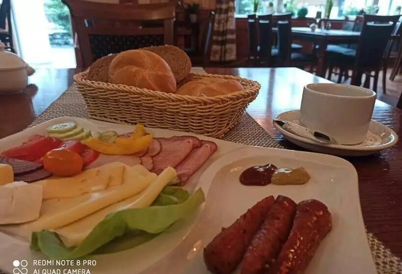 Hotelli Dwór Ostoia