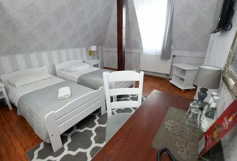 Hotelli Dwór Ostoia