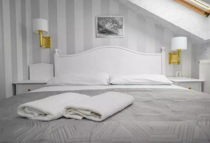 Hotelli Dwór Ostoia