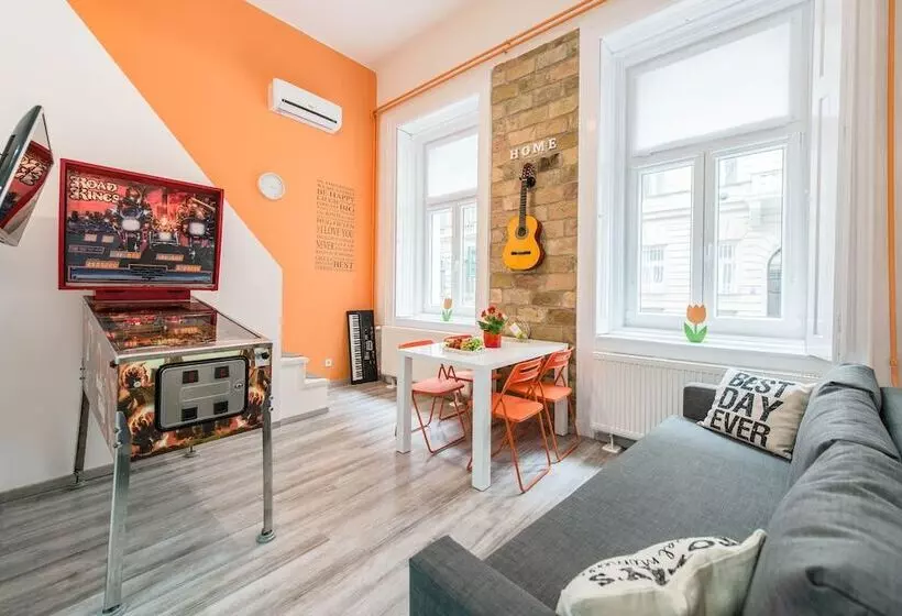 هتل Happy Home Budapest Pop