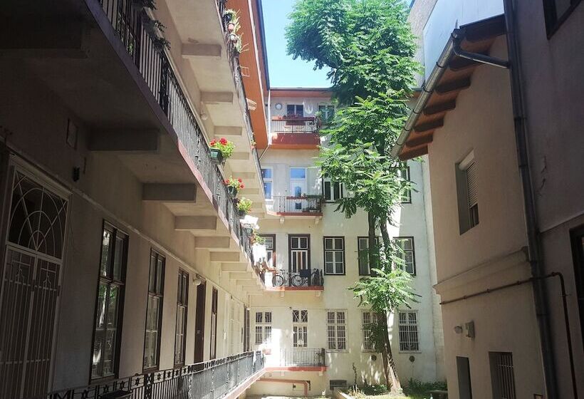 هتل Happy Home Budapest Pop