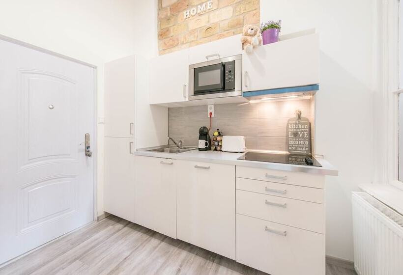 هتل Happy Home Budapest Pop