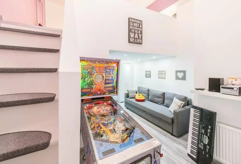 هتل Happy Home Budapest Pop