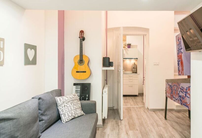 هتل Happy Home Budapest Pop