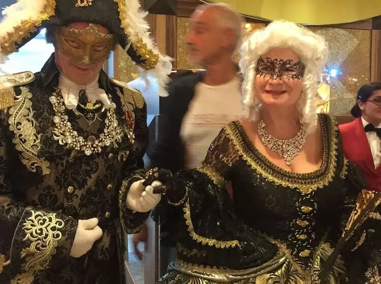 تختخواب و صبحانه Danescourt Lodge