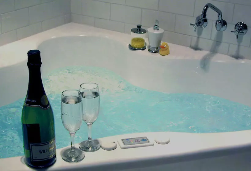 住宿加早餐 Clonmara Country House And Cottages