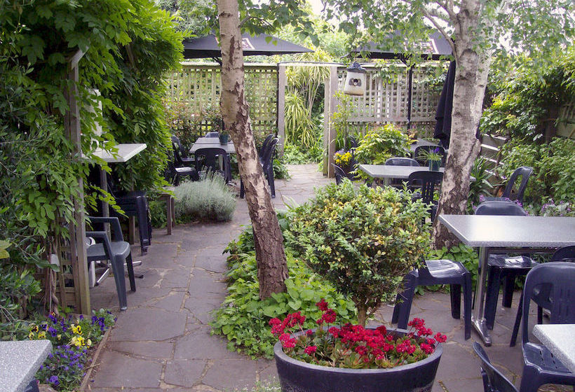 مبيت وإفطار Clonmara Country House And Cottages