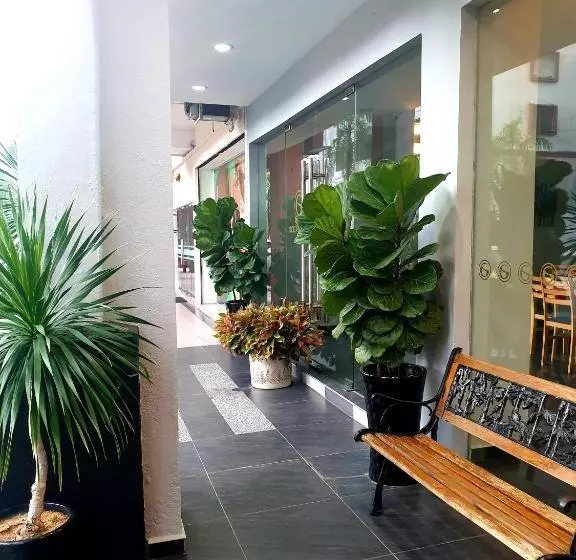 בית מלון כפרי Golden Court