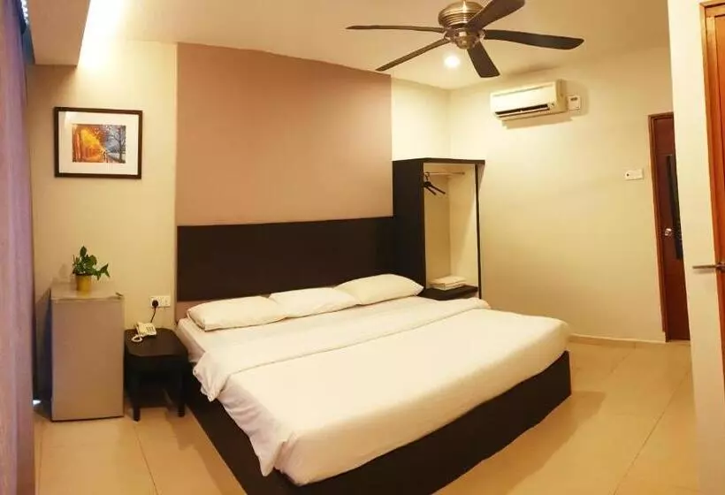 בית מלון כפרי Golden Court