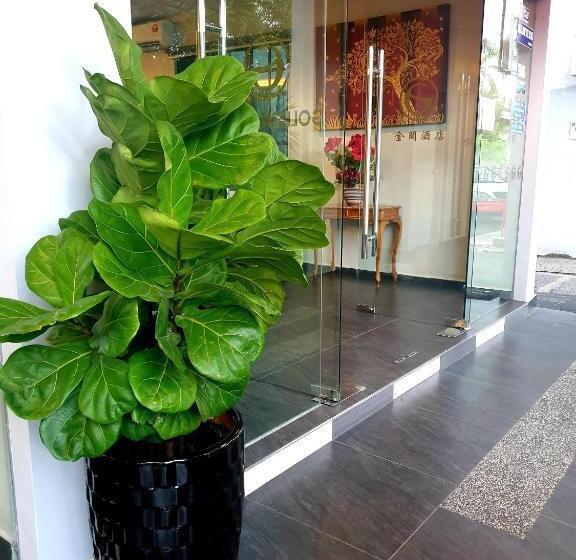 בית מלון כפרי Golden Court