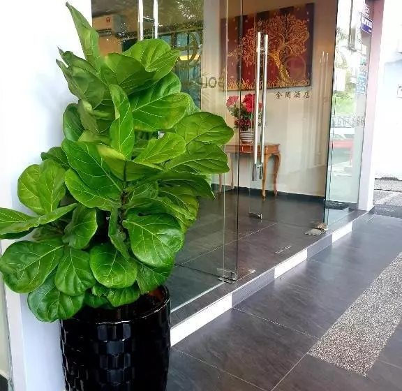 בית מלון כפרי Golden Court