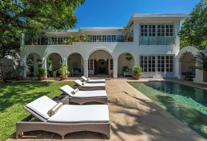 Hotel Nomad Beach Resort