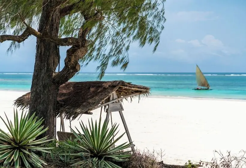 Hotel Nomad Beach Resort