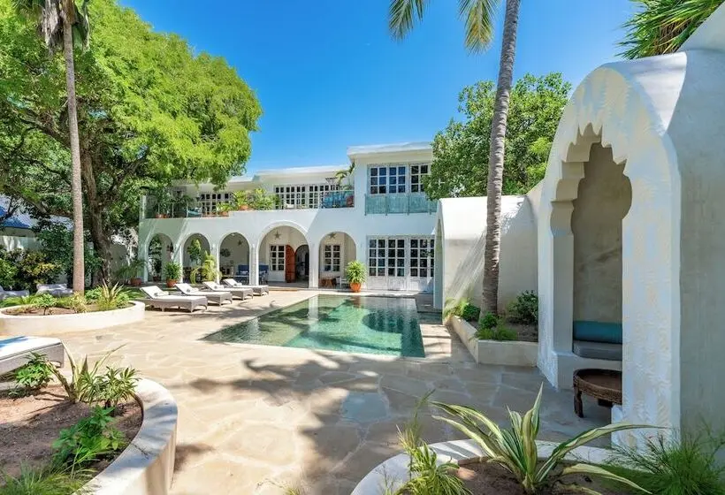 Hotel Nomad Beach Resort