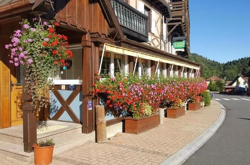 Отель Logis Hôtel Restaurant La Petite Auberge Alsace